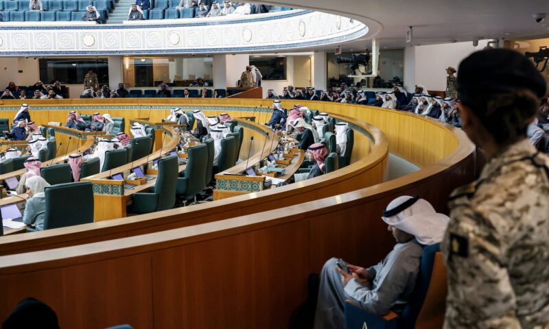 الكويت.. تقارير عن القبض على النائب السابق صالح عاشور وشقيقه والداخلية ترد