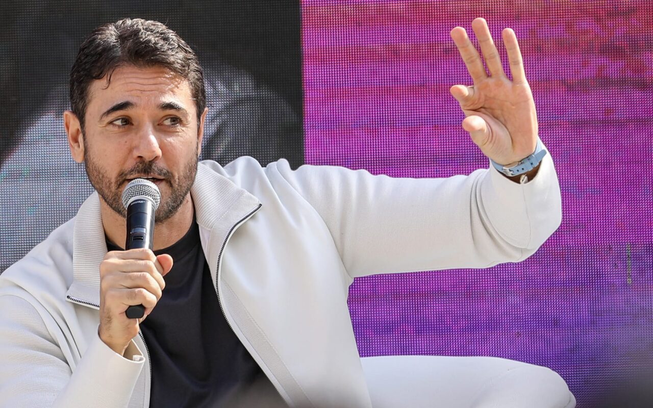 تركي آل الشيخ يبدي قلقه على أحمد عز من كواليس تصوير مسلسل “الأمير”