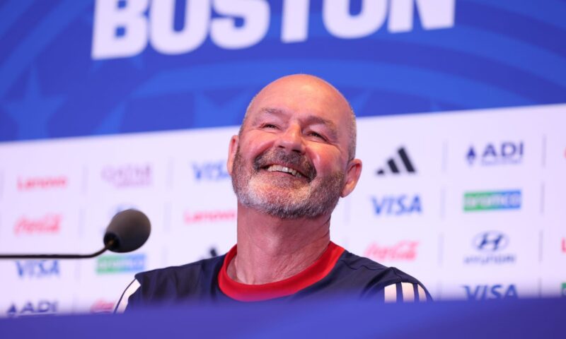 كأس العالم.. رد لاذع من مدرب إسكتلندا على منتقديه: “لا تفهمون” كرة القدم