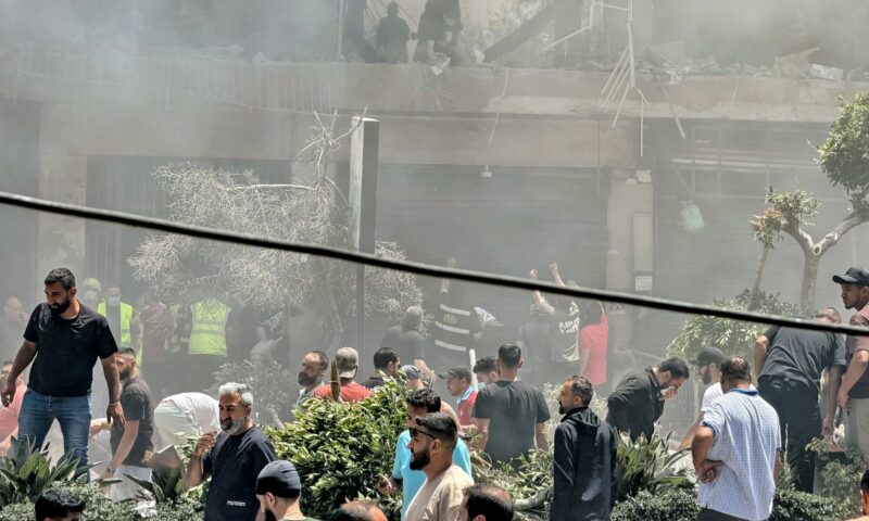 ضربات إسرائيلية على بيروت وسط تصريحات متضاربة بشأن اتفاق إيران.. آخر التطورات