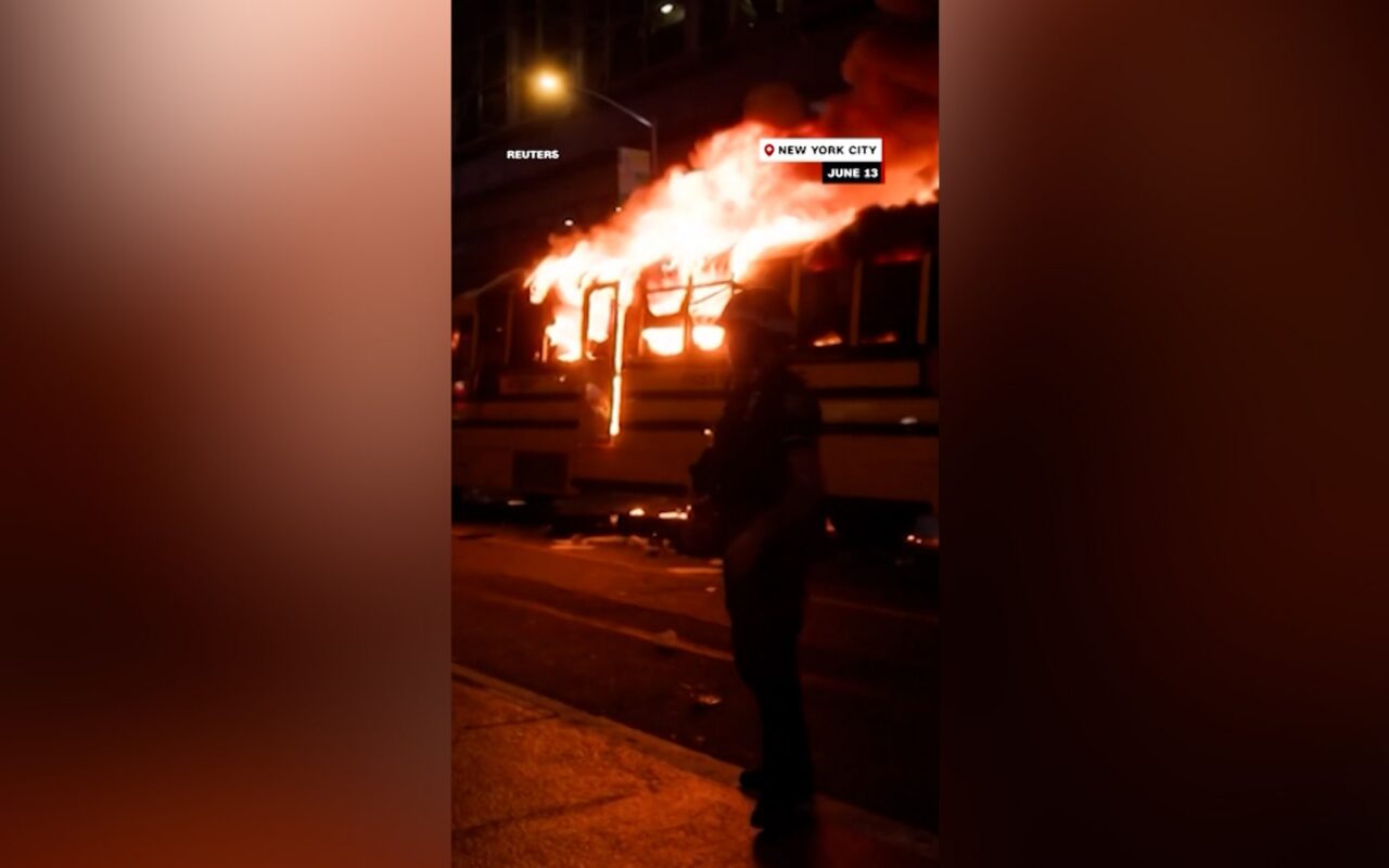 حرائق واعتقالات.. فوضى عارمة بعد فوز نيكس بدوري كرة السلة الأمريكي