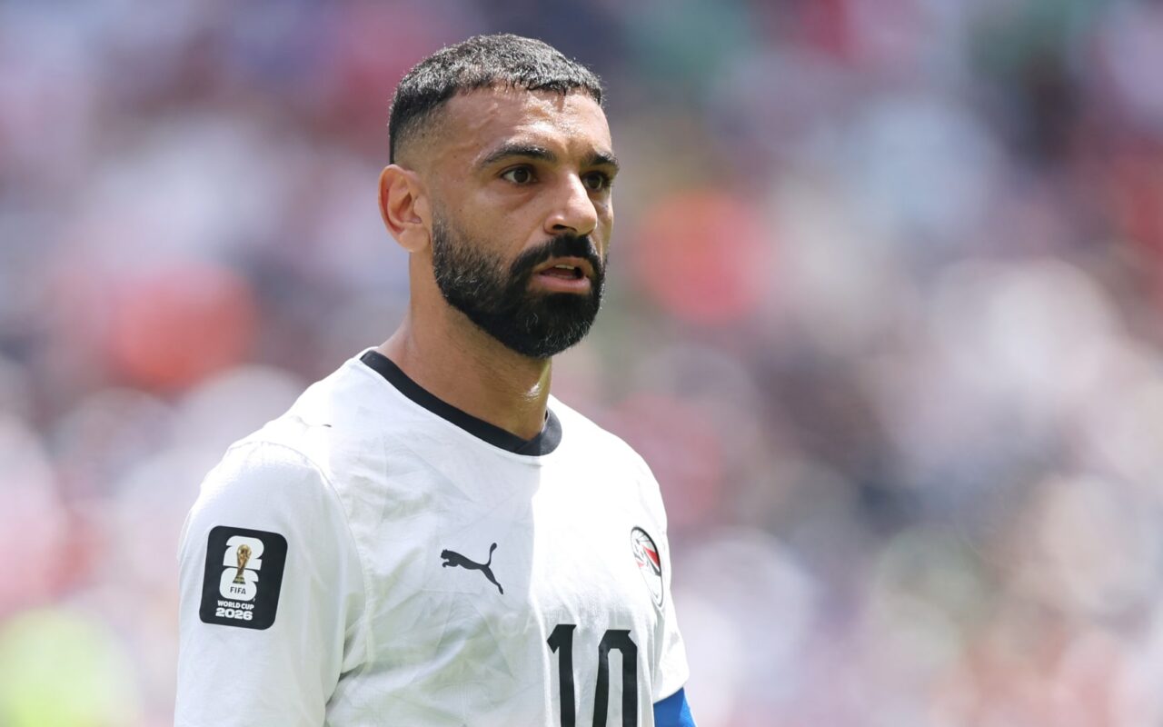 كأس العالم.. هذا ما فعله محمد صلاح مع حسام حسن لحظة انفعال المدرب على الحكم