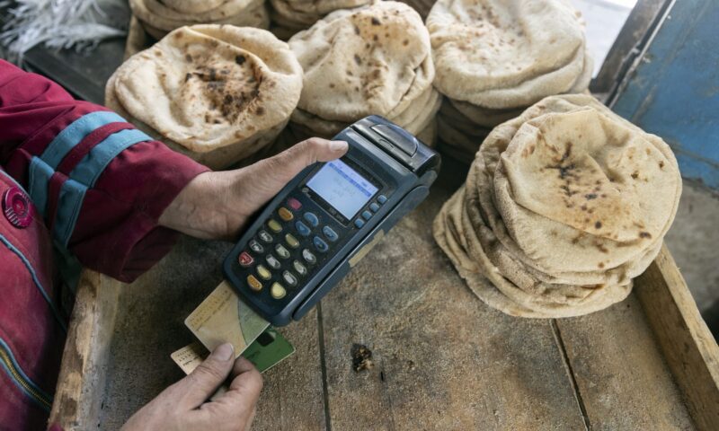 مصر.. مصير الخبز يتصدر النقاش حول الدعم النقدي وسط تساؤلات عن القدرة على مواكبة ارتفاع الأسعار