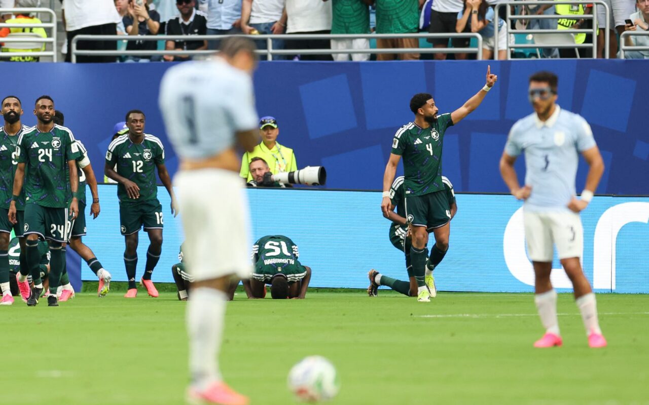 وسط تألق محمد العويس.. السعودية تتقاسم النقاط مع الأوروغواي في افتتاح مشوارهما المونديالي
