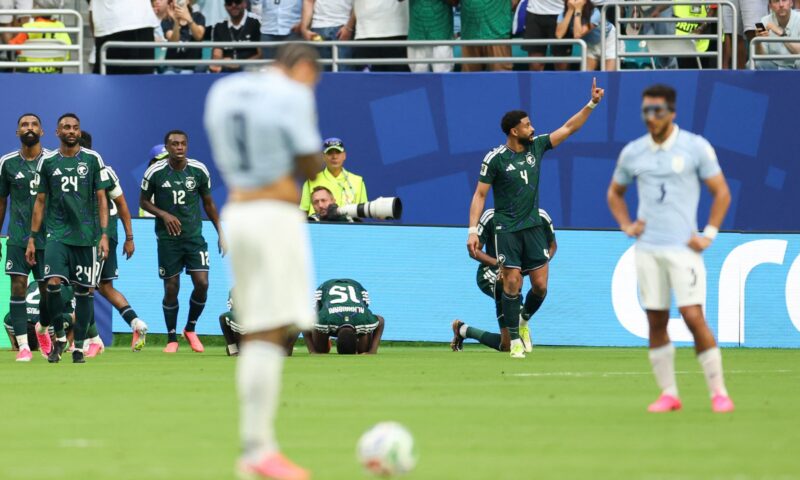وسط تألق محمد العويس.. السعودية تتقاسم النقاط مع الأوروغواي في افتتاح مشوارهما المونديالي