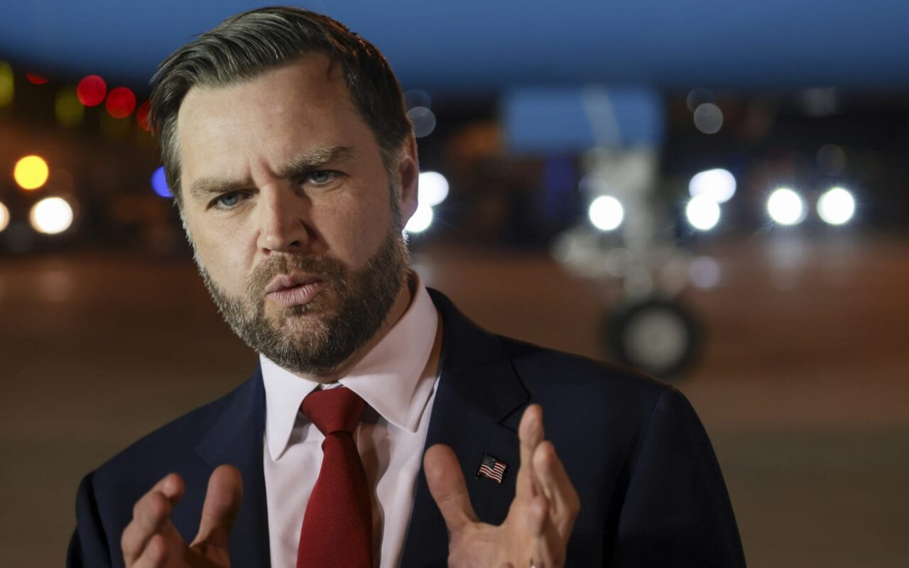 “إطار عام”.. ماذا كشف نائب ترامب لـCNN عن مذكرة التفاهم بين أمريكا وإيران؟