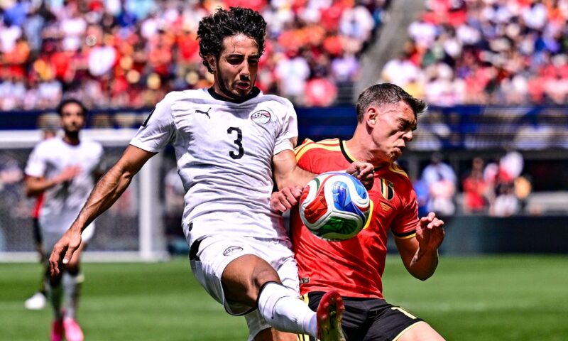 بعد أن أشاد به في حديث مع محمد صلاح.. مدافع مصر ينشر صورة مع أسطورة ألمانيا