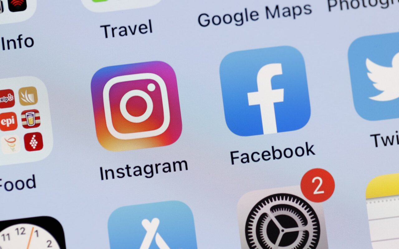 الإمارات تحظر منصات التواصل الاجتماعي للأطفال دون 15 عامًا