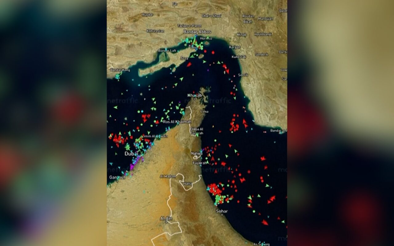 هل أصبح مضيق هرمز مفتوحاً الآن أمام حركة السفن؟ مراسلة CNN توضح