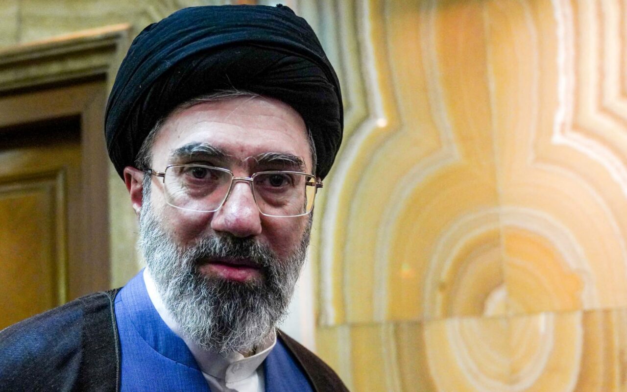 “كان لي رأي مختلف”.. أول رسالة من مجتبى خامنئي مرشد إيران بعد مذكرة التفاهم مع أمريكا
