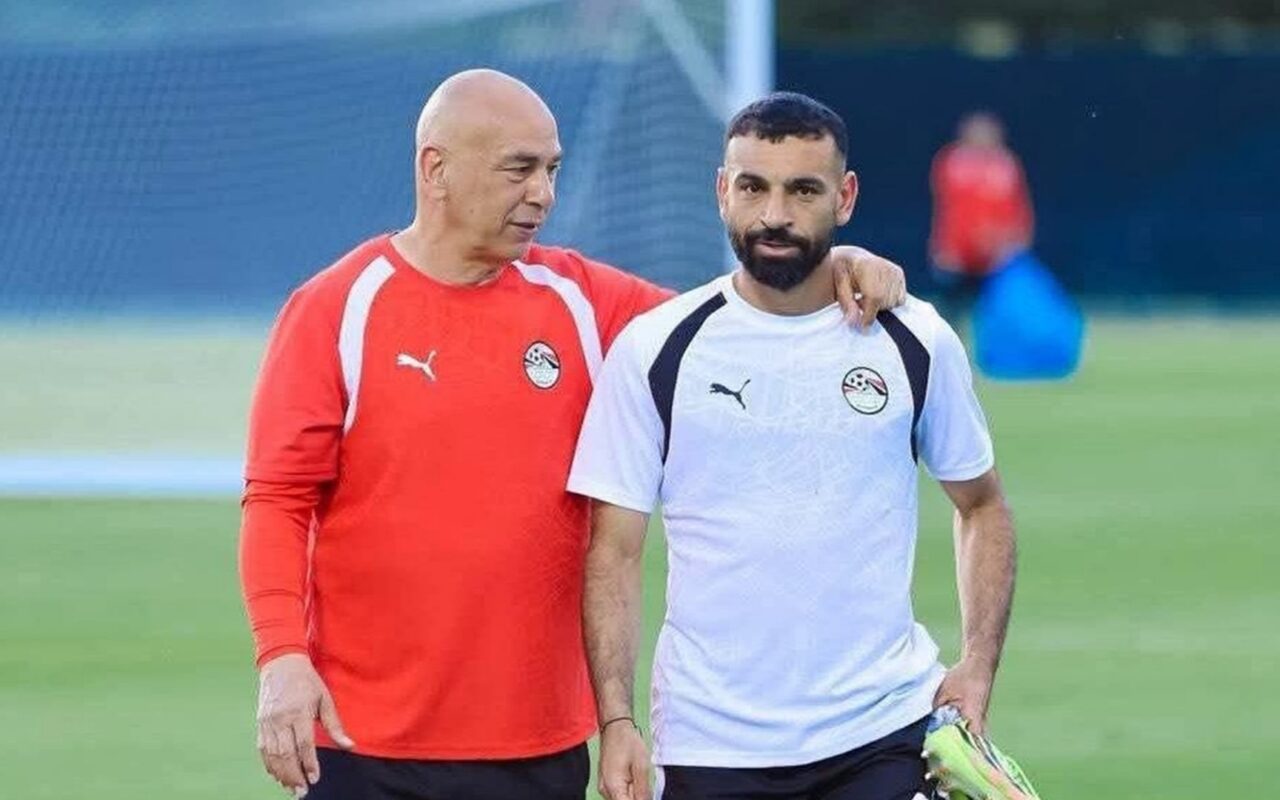 اتحاد الكرة المصري ينشر صورة حديثة لمحمد صلاح وحسام حسن ويعلق بـ5 كلمات