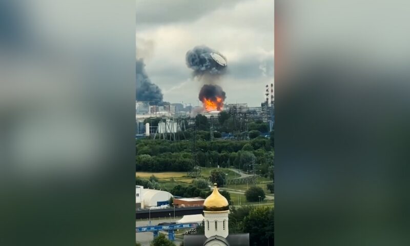 ضربات غير مسبوقة على بعد أميال من الكرملين تمثل نقطة تحول بحرب بوتين وعرضًا واضحًا لضعف موسكو
