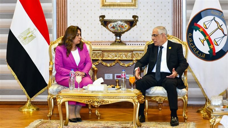 النائب العام يشهد تسليم 52 قطعة أرض للتنمية المحلية بعد إخلائها من المركبات