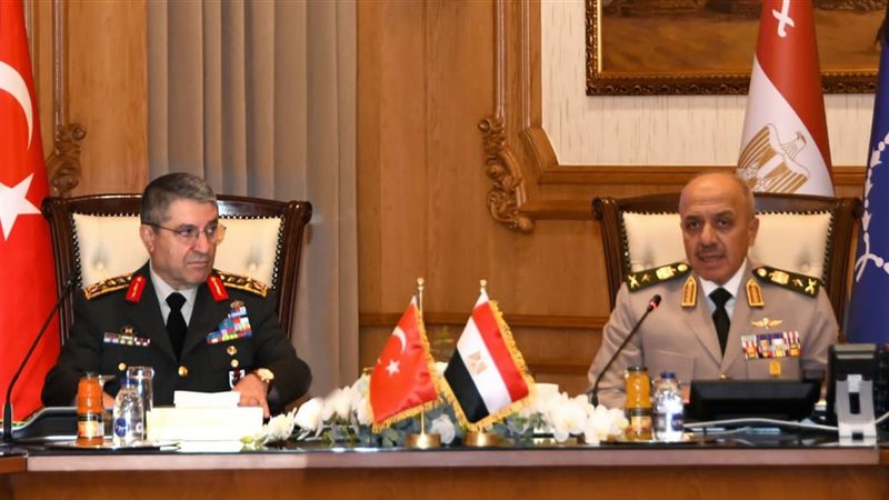 الفريق أحمد خليفة يلتقى رئيس هيئة الأركان العامة للقوات المسلحة التركية (فيديو)