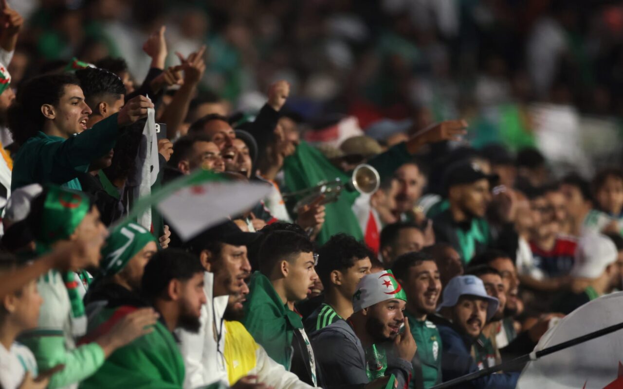 تضمن هتاف “ميسي عدو الله”.. حقيقة فيديو متداول لجماهير منتخب الجزائر بالتزامن مع مباراة الأرجنتين