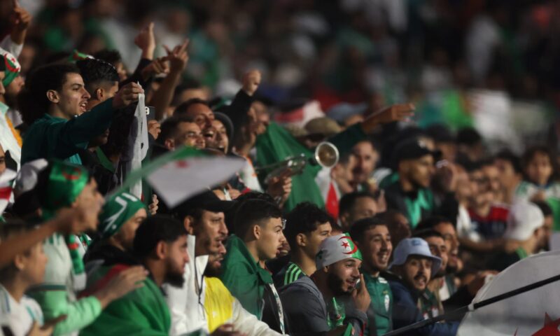 تضمن هتاف “ميسي عدو الله”.. حقيقة فيديو متداول لجماهير منتخب الجزائر بالتزامن مع مباراة الأرجنتين