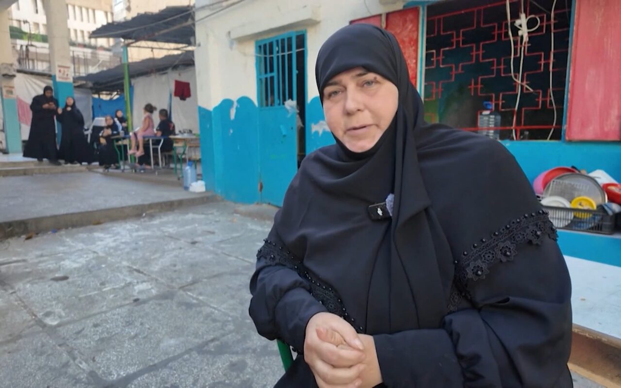 شاهد.. لبنانيون يشككون في التزام إسرائيل بوقف إطلاق النار