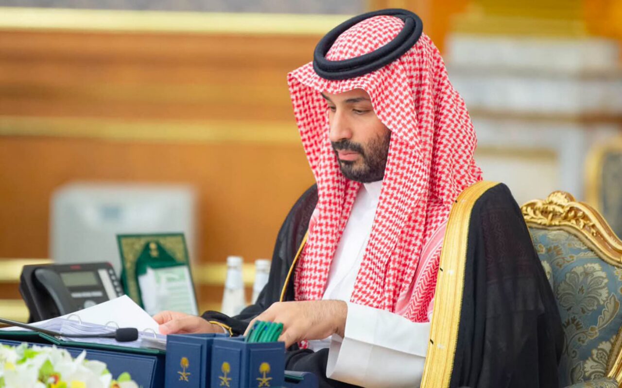 كشف أجواء مكالمة مع محمد بن سلمان بتدوينة رئيس وزراء باكستان بعد توقيع الاتفاق الإيراني الأمريكي
