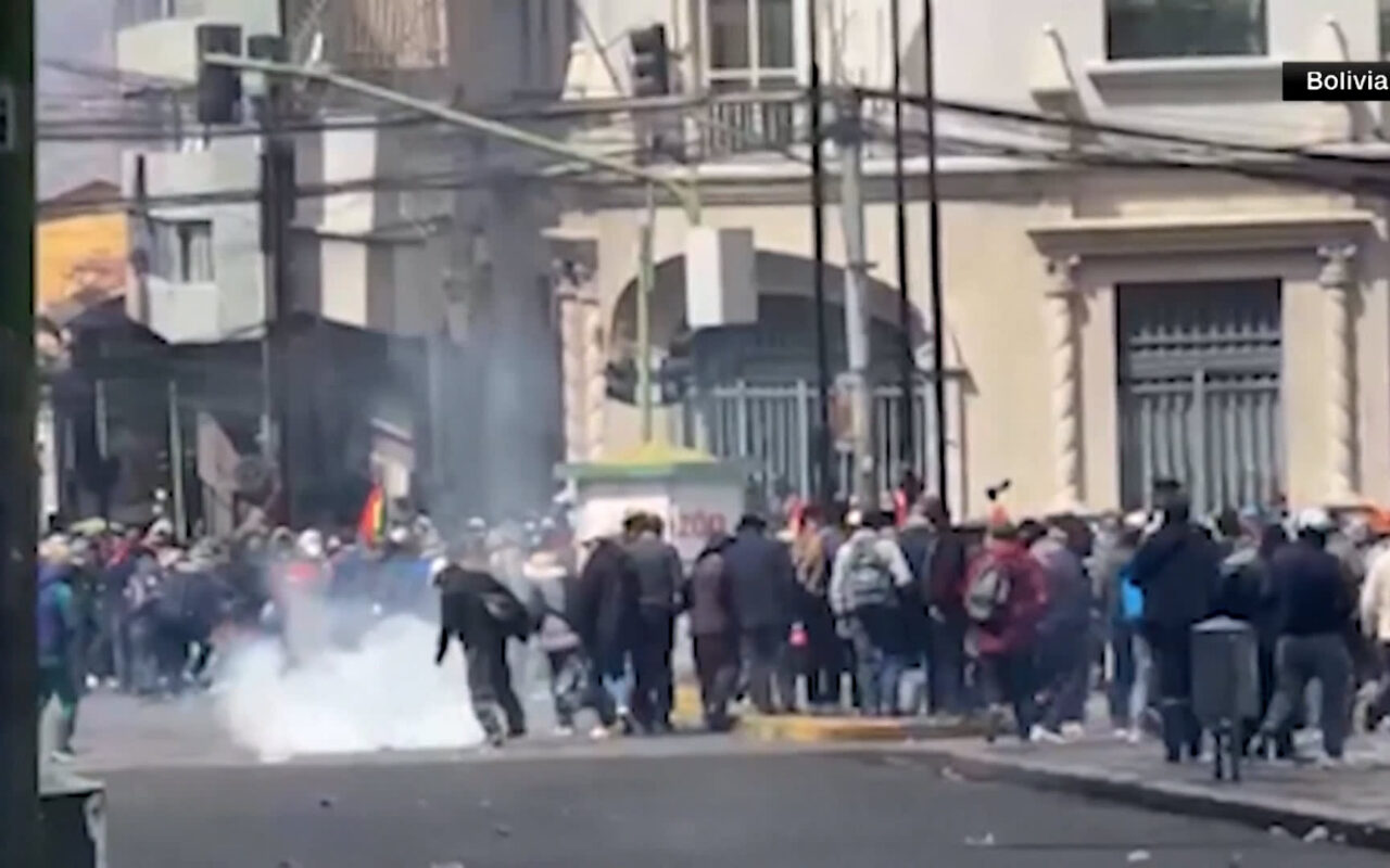احتجاجات التقشف تهز بوليفيا.. والرئيس يعلن حالة طوارئ