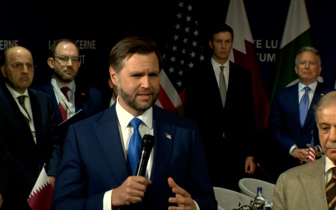 نائب ترامب: تقدم ملحوظ في ملف لبنان.. وملتزمون بوقف إطلاق نار شامل بالمنطقة
