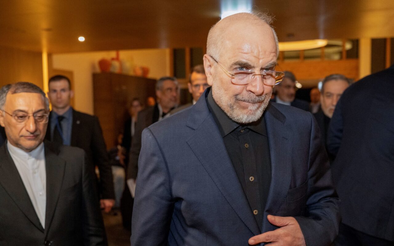 قاليباف يرد على تهديد ترامب لإيران: أمريكا “يائسة” وجيشنا مستعد للرد