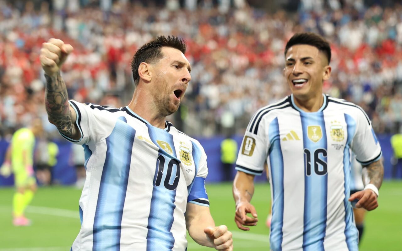 الأرجنتين تبلغ دور الـ32 في ليلة تصدر ميسي لهدافي كأس العالم تاريخيًا