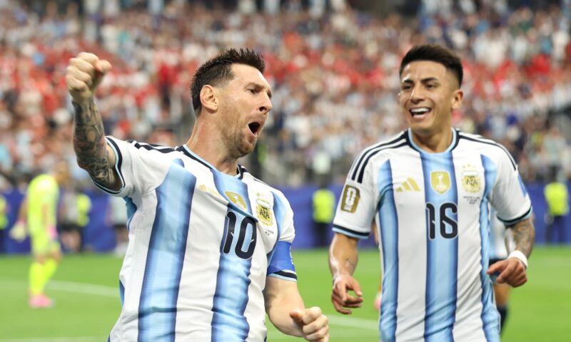 الأرجنتين تبلغ دور الـ32 في ليلة تصدر ميسي لهدافي كأس العالم تاريخيًا