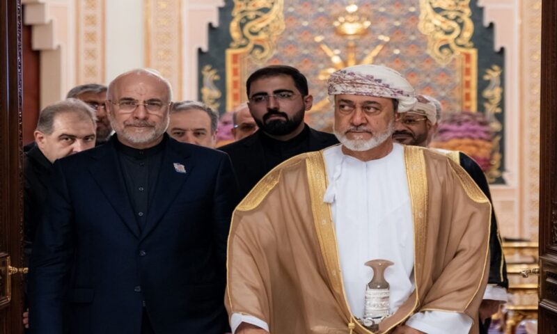 سلطنة عُمان وإيران تؤكدان الحفاظ على عبور مضيق هرمز “بلا رسوم”