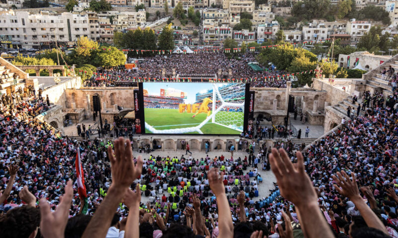 حالة وفاة وإصابات.. هذا ما حدث بتدافع جماهيري أثناء متابعة مباراة الأردن والجزائر