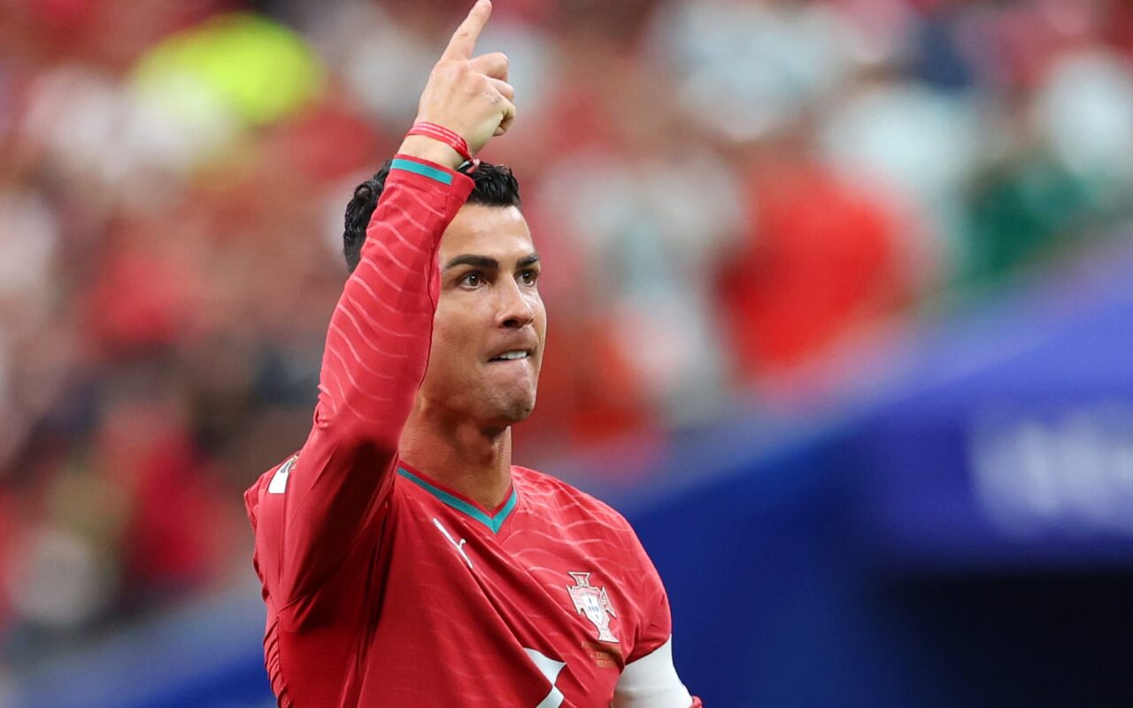 كأس العالم.. تصرف “غير متوقع” من رونالدو بعد سؤاله عن أهداف ميسي