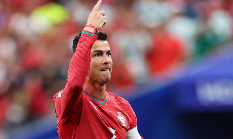 كأس العالم.. تصرف “غير متوقع” من رونالدو بعد سؤاله عن أهداف ميسي