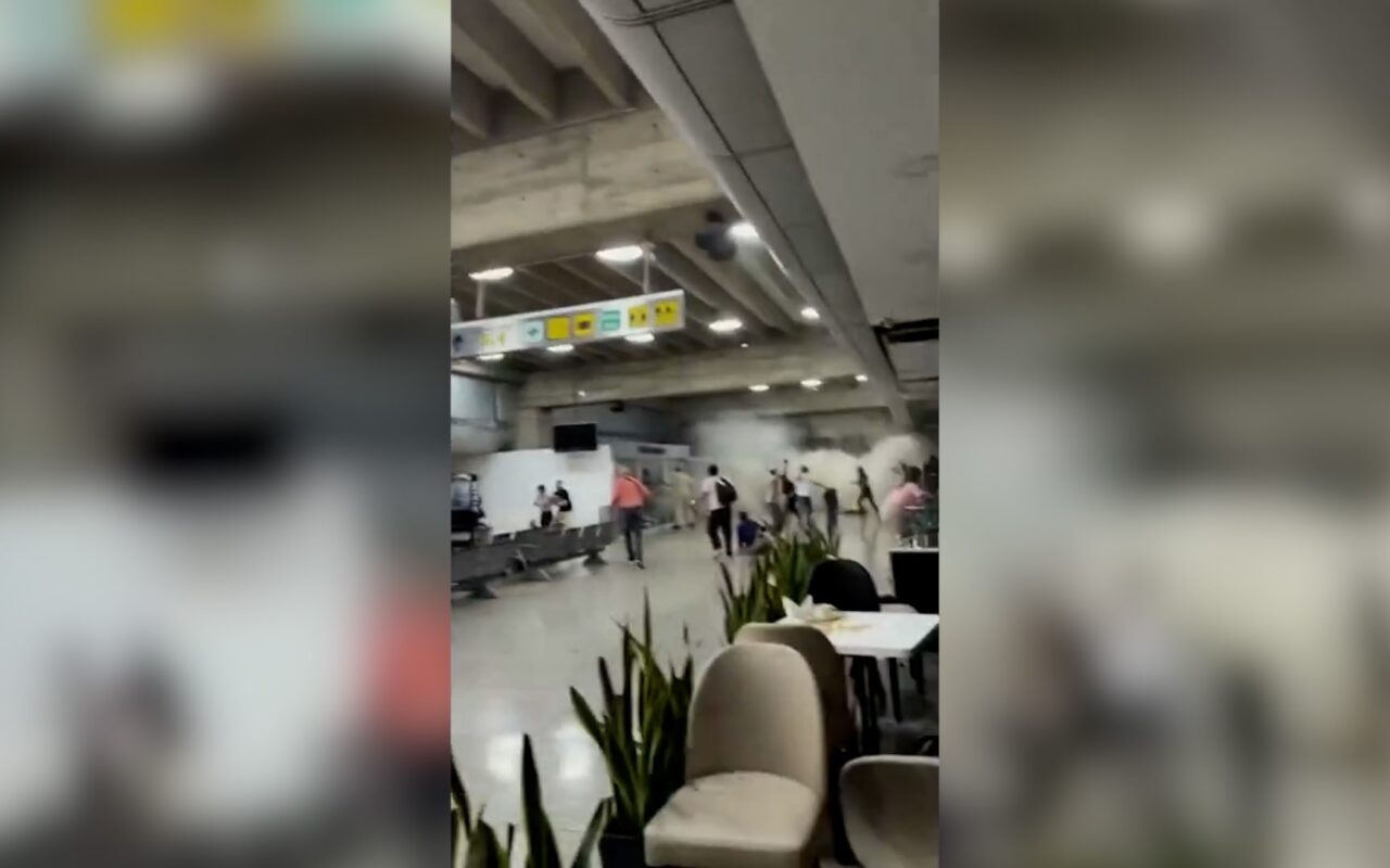 شاهد عيان يوثق لحظة وقوع الزلزال العنيف في مطار بفنزويلا