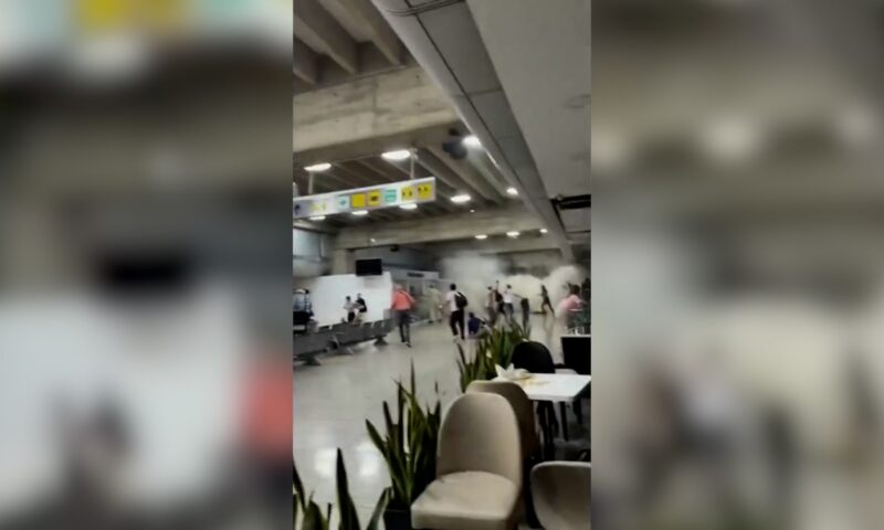 شاهد عيان يوثق لحظة وقوع الزلزال العنيف في مطار بفنزويلا