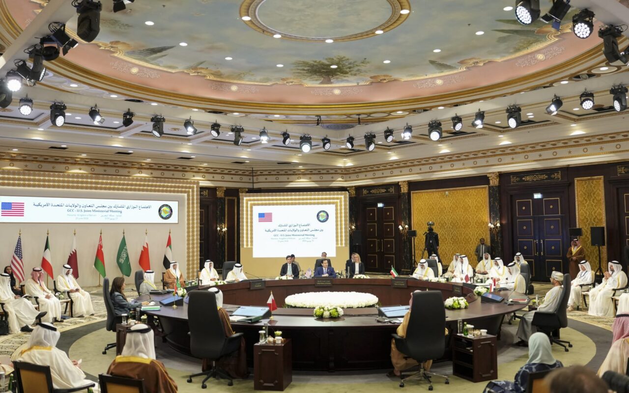 سلطنة عُمان تؤكد: لن يتم فرض رسوم عبور بمضيق هرمز