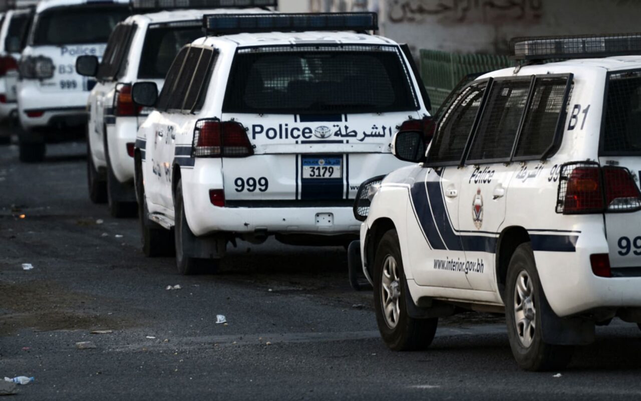 حقّرت شعائر إحدى الملل الدينية.. البحرين توقف امرأة بعمر 47 عاما