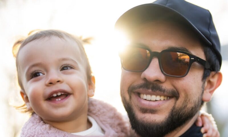 بصورة مع ابنته.. الملكة رانيا تهنئ الأمير الحسين بعيد ميلاده الـ 32