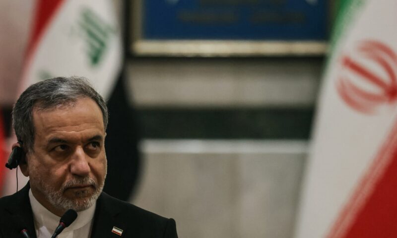 “إدارتنا حصرية”.. إيران تتمسك بمضيق هرمز وتحذّر من “ترتيبات موازية”