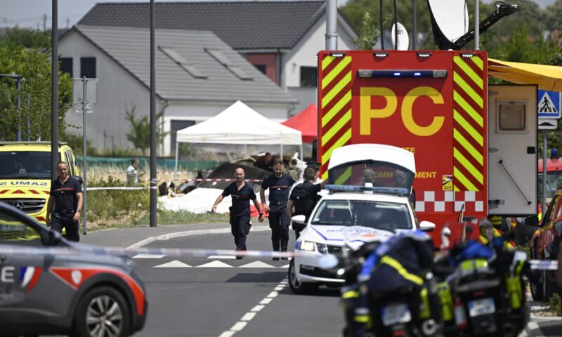 مسؤولون: مقتل 11 شخصا بتحطم طائرة للقفز المظلي في فرنسا