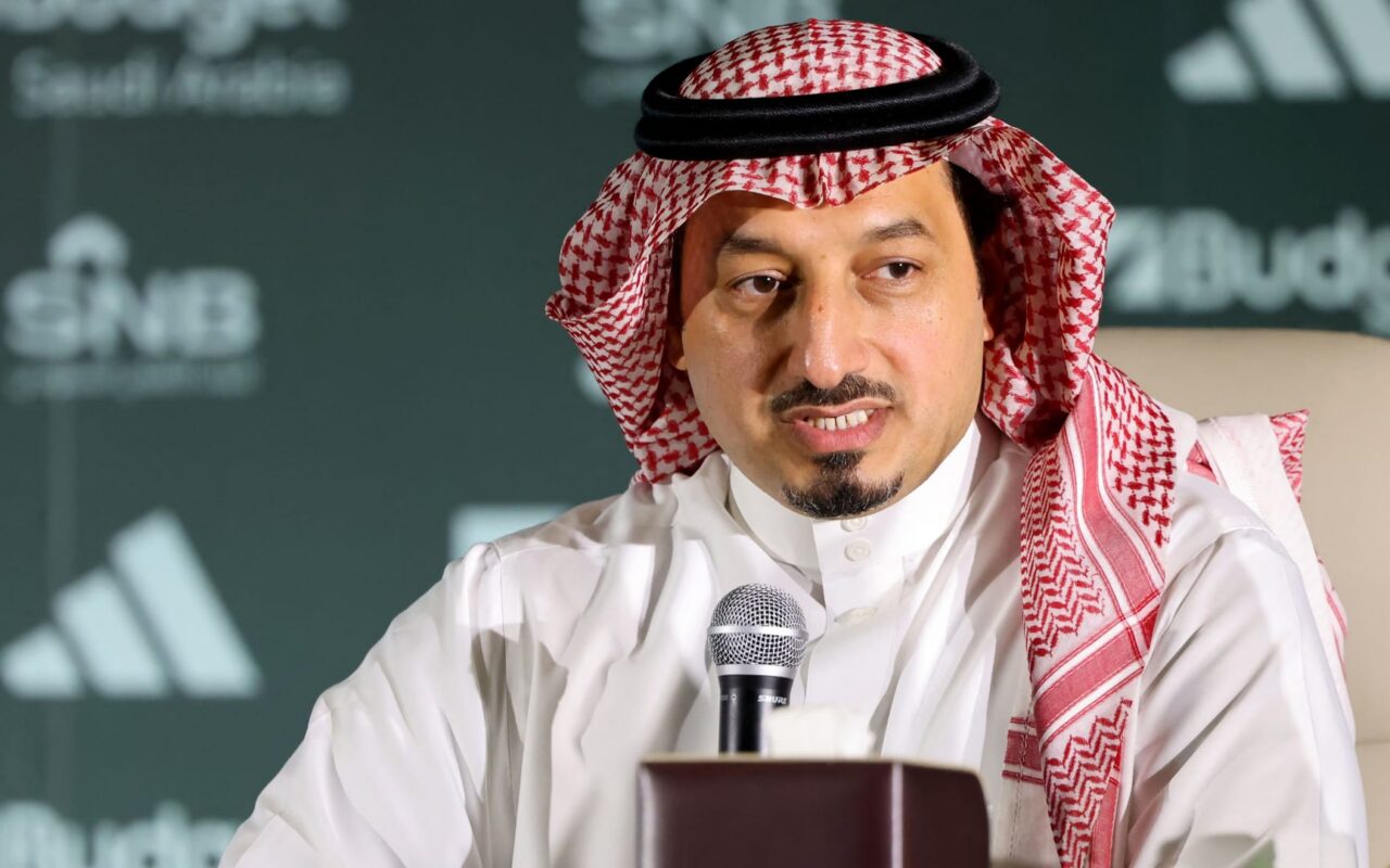 “أتحمل المسؤولية كاملة”.. استقالة رئيس اتحاد الكرة السعودي بعد إقصاء المونديال