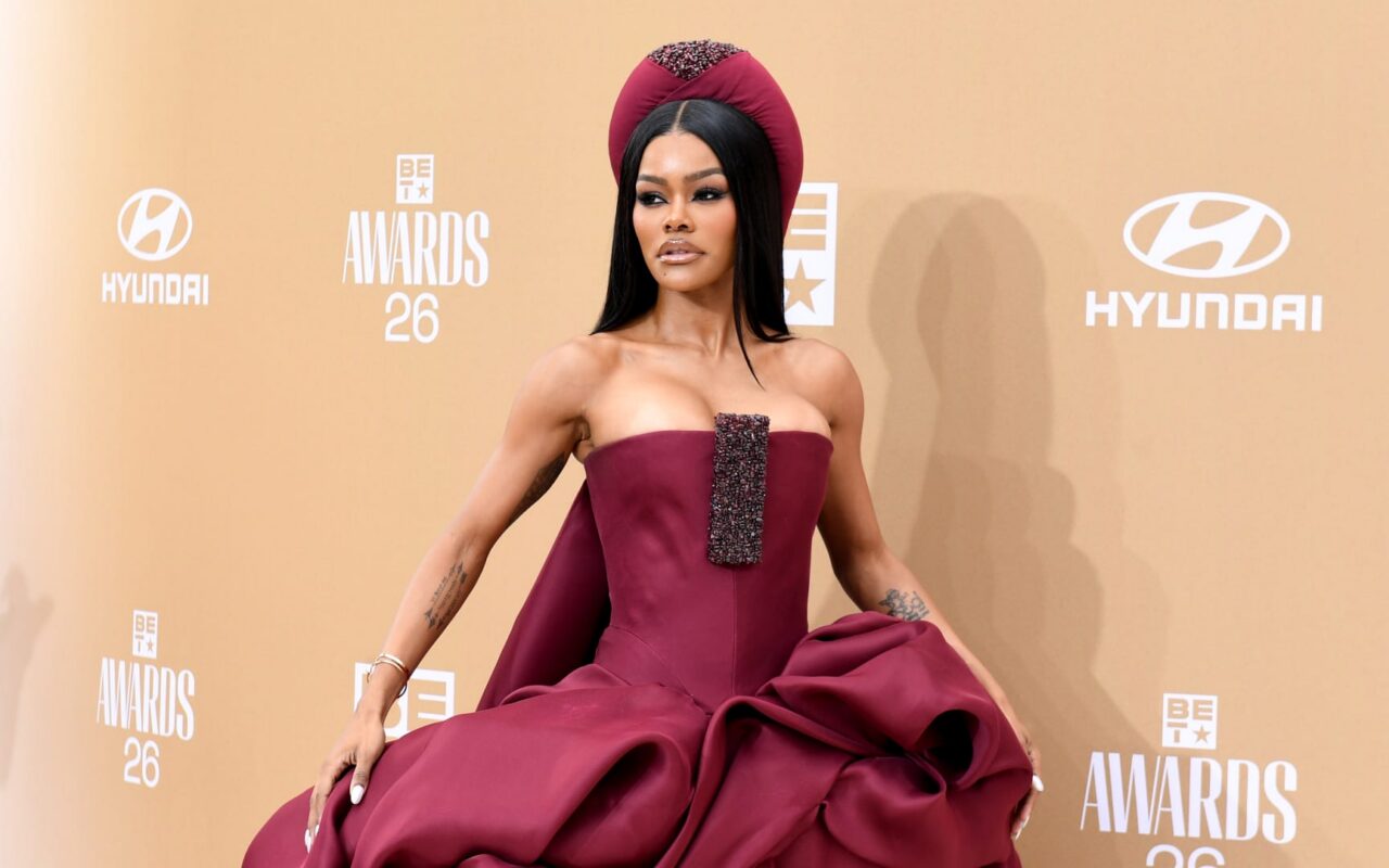 تنورة تيانا تايلور الضخمة تخطف الأنظار في حفل جوائز BET Awards 2026