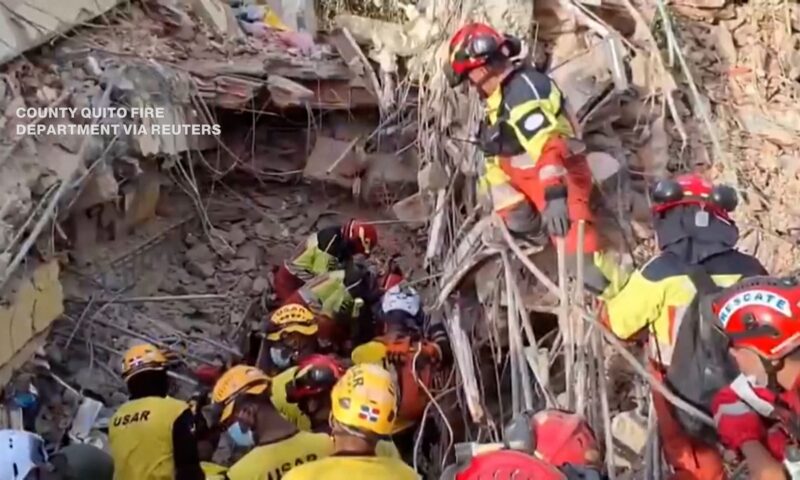 عملية معقدة.. شاهد انتشال طفل عمره 12 عامًا من تحت أنقاض زلزال فنزويلا