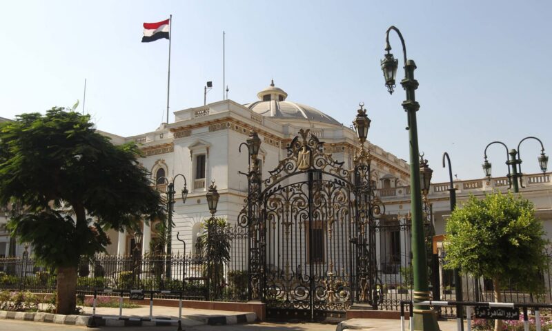 البرلمان المصري يوافق على تعديلات قانون التأمين الصحي الشامل بعد جدل بشأن المساهمة التكافلية