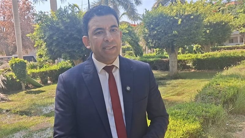 ليس عصير القصب وحده، أستاذ صناعات غذائية يكشف مفاجأة صادمة عن استخدام “التيتانيوم” (فيديو)