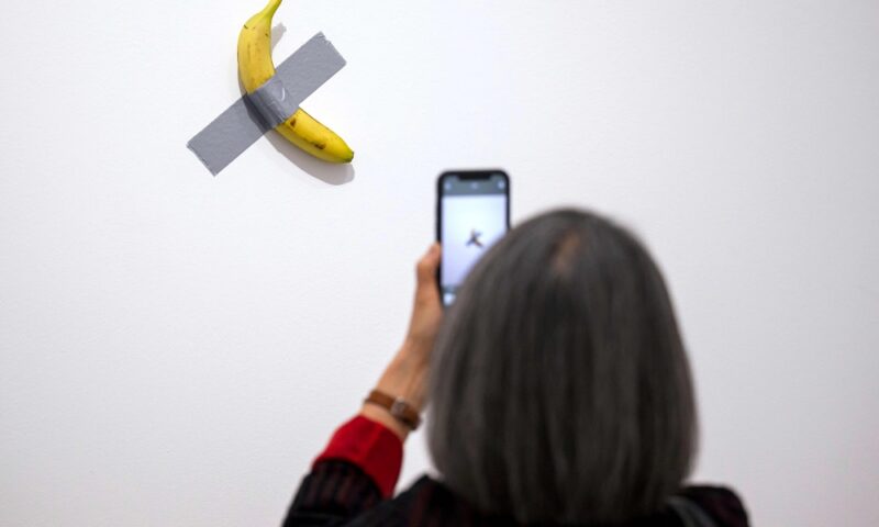 French museum reports theft of arty banana