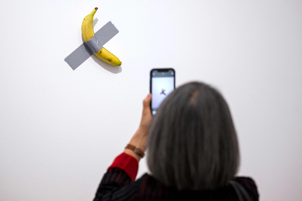 French museum reports theft of arty banana