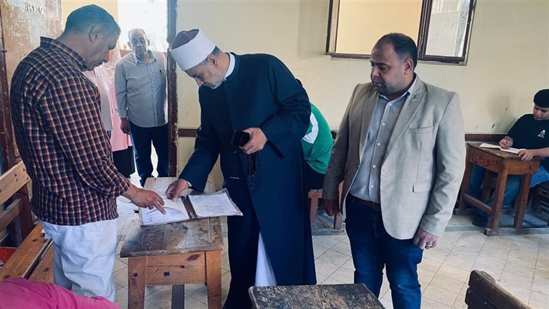 رئيس منطقة الدقهلية الأزهرية يتابع انتظام امتحانات الصرف بالشهادة الثانوية