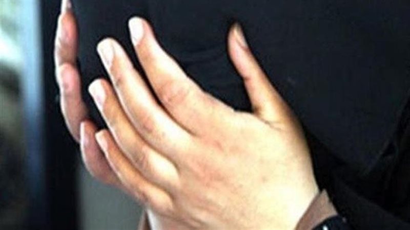 ضبط سيدة بتهمة طعن فرد شرطة بسلاح أبيض أثناء محاولة تهريب ابنها من مستشفى بأكتوبر