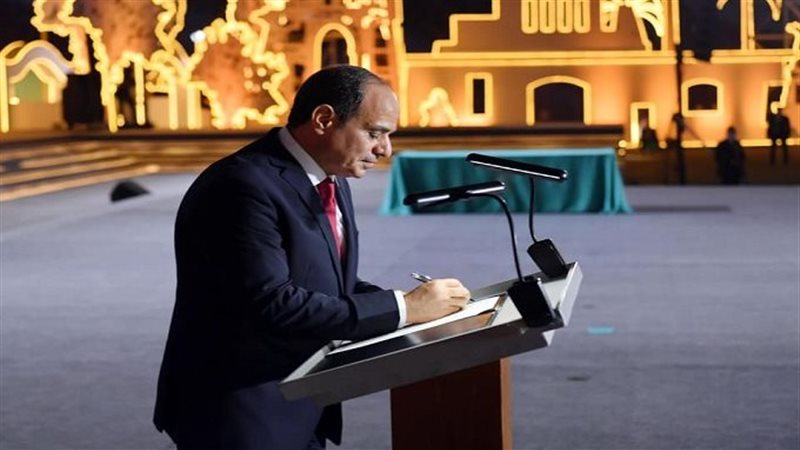 بعد ثورة 30 يونيو، السيسي يقود جهود تطوير منظومتي الصحة والتعليم وبناء الإنسان المصري.. تحسين البنية الصحية وإطلاق المبادرات الرئاسية وتنفيذ التأمين الصحي الشامل.. التوسع في إنشاء المدارس والجامعات