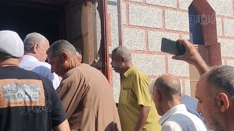 تنفيذًا لوصيته، دفن عمرو حلمي وزير الصحة الأسبق بمقابر أسرته في كفر الجاورشي بالشرقية (صور)