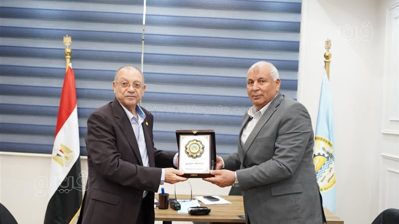 محافظ مطروح يشارك في محاكاة لإدارة الأزمات والطوارئ عبر الفيديو كونفرانس